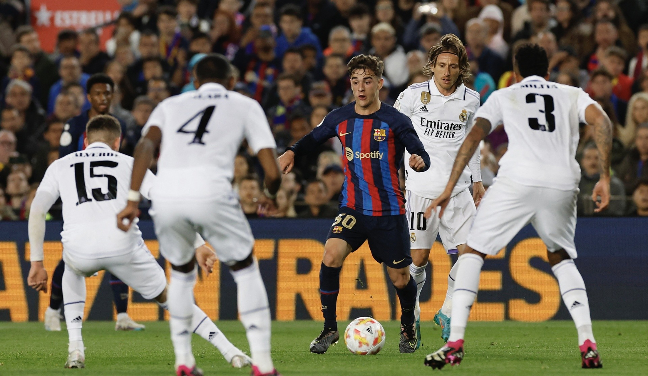 马德里竞技血洗皇马,本泽马完成帽子戏法的简单介绍 马德里竞技血洗皇马,本泽马完成帽子戏法的简单介绍