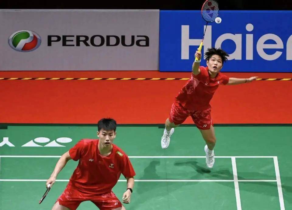 中国羽毛球队轻取马来西亚羽毛球队,陶菲克制霸全场的简单介绍 中国羽毛球队轻取马来西亚羽毛球队,陶菲克制霸全场的简单介绍