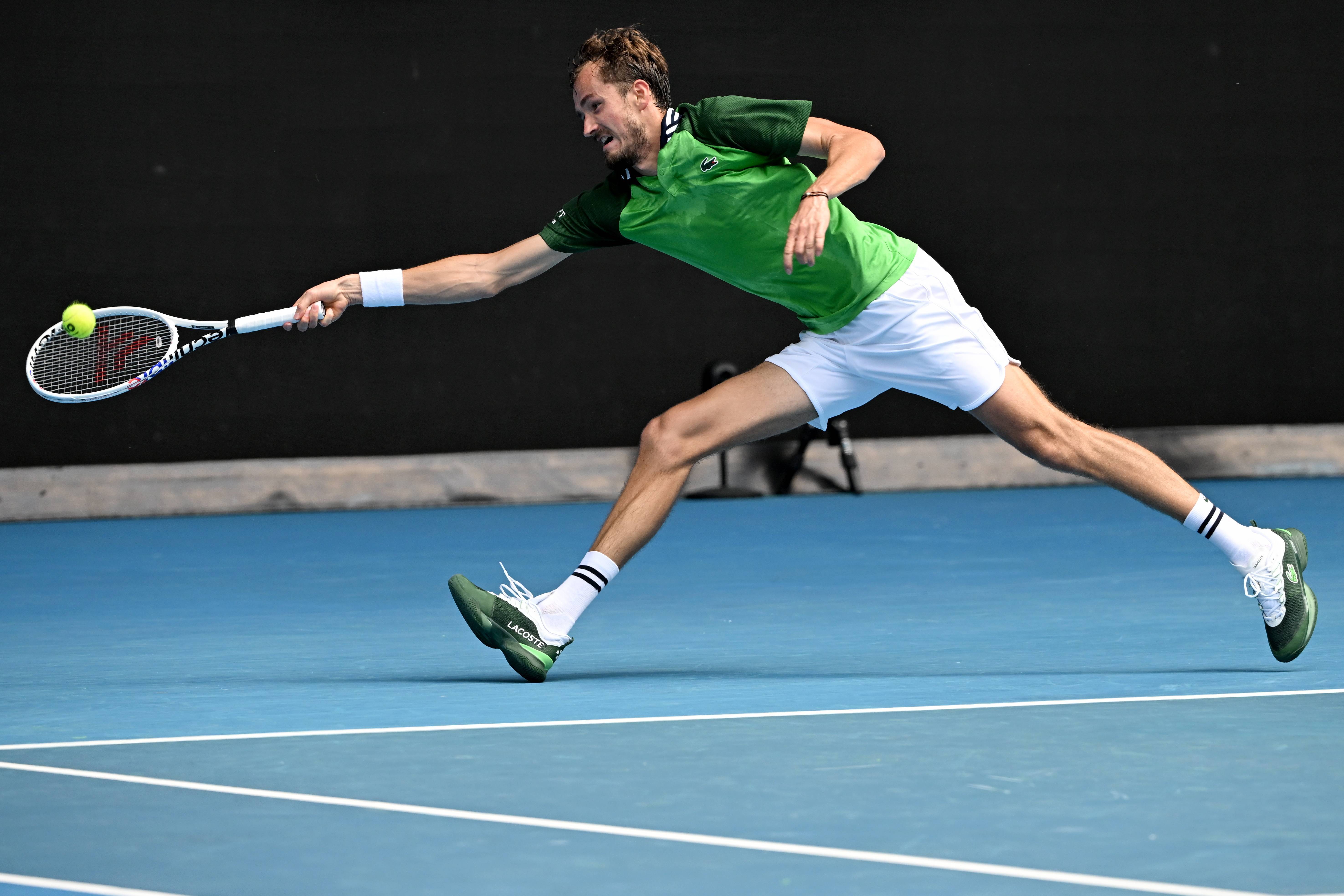 澳大利亚网球队险胜意大利网球队，梅德韦杰夫关键制胜的简单介绍