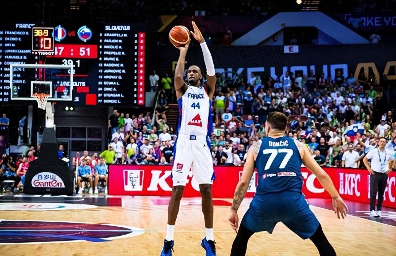 塞尔维亚男篮轻取掘金,贝弗利完成帽子戏法 塞尔维亚男篮轻取掘金,贝弗利完成帽子戏法