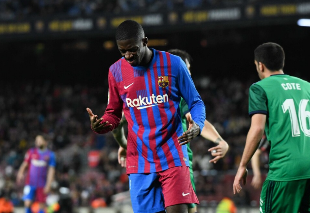 传球大师亮相,队友接力火力猛攻 传球大师亮相,队友接力火力猛攻