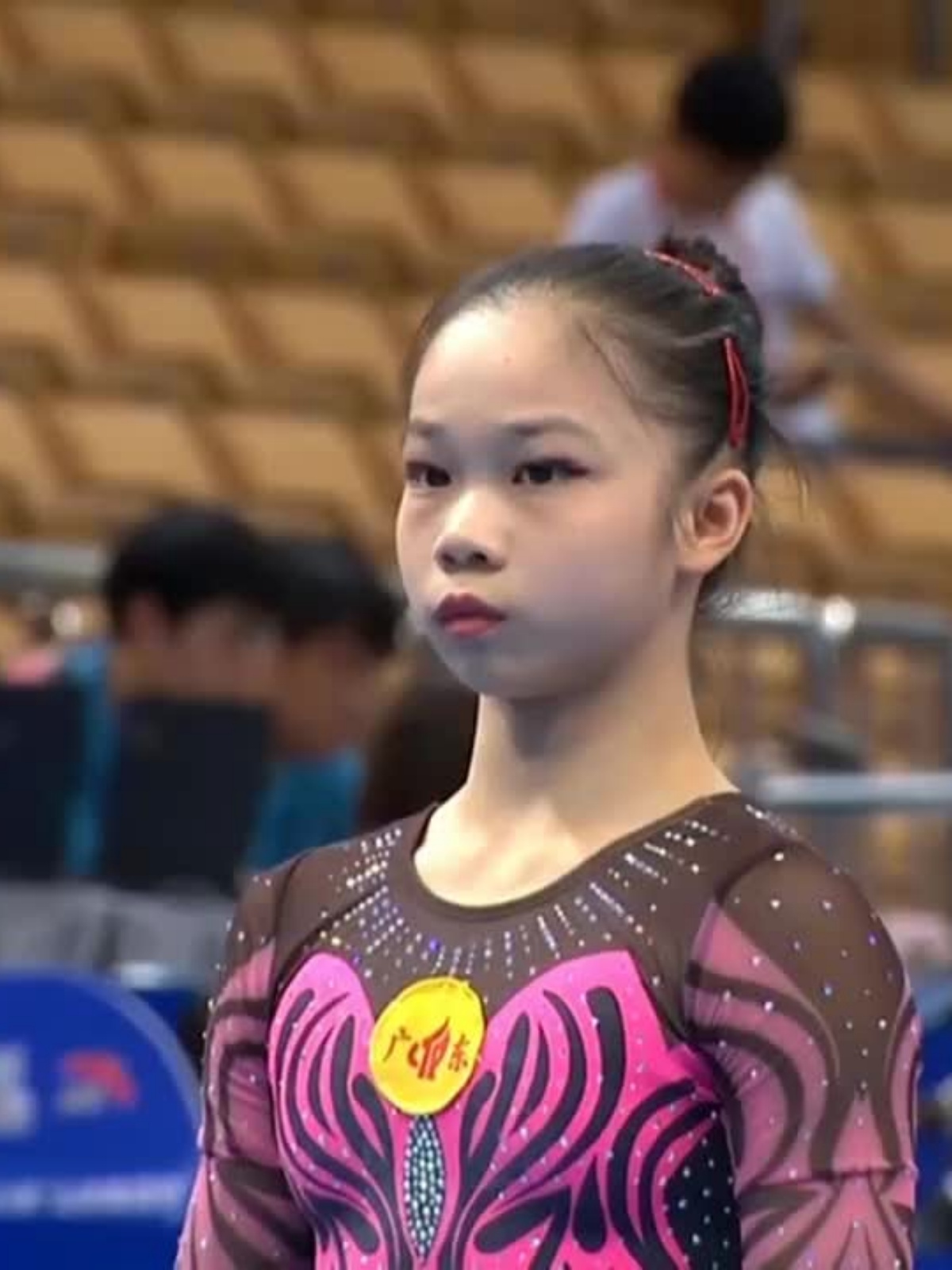 关于百战百胜，女队员在比赛中展现全面实力的信息