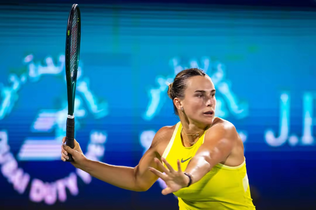 冷静应对，女足球员在比赛中披荆斩棘的简单介绍