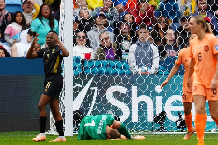 荷兰女足遭遇困境，未能晋级八强的简单介绍