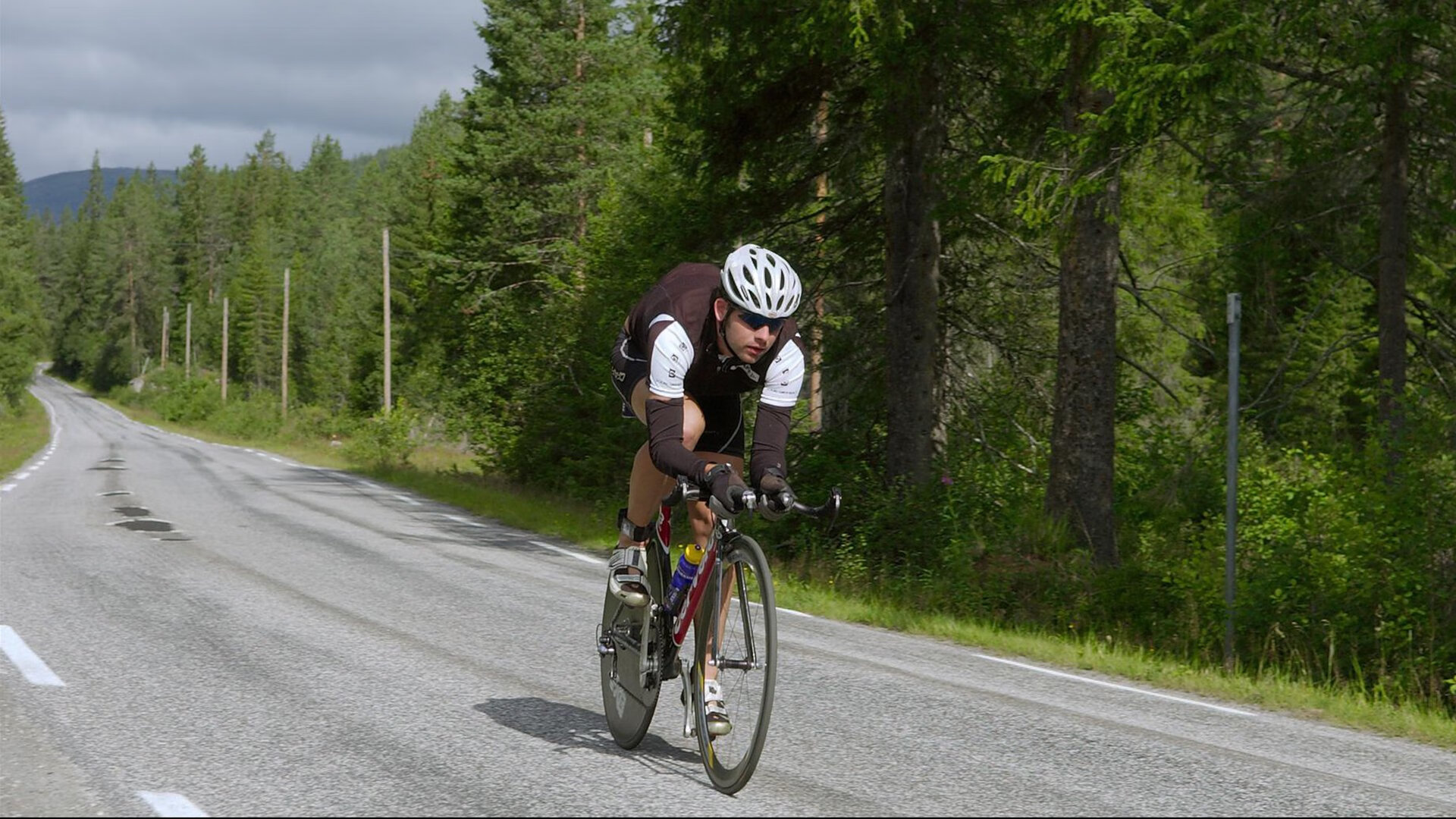 赛道上的绝杀，红牛车队如何终结雷诺王朝，汉密尔顿状态火热再掀风云